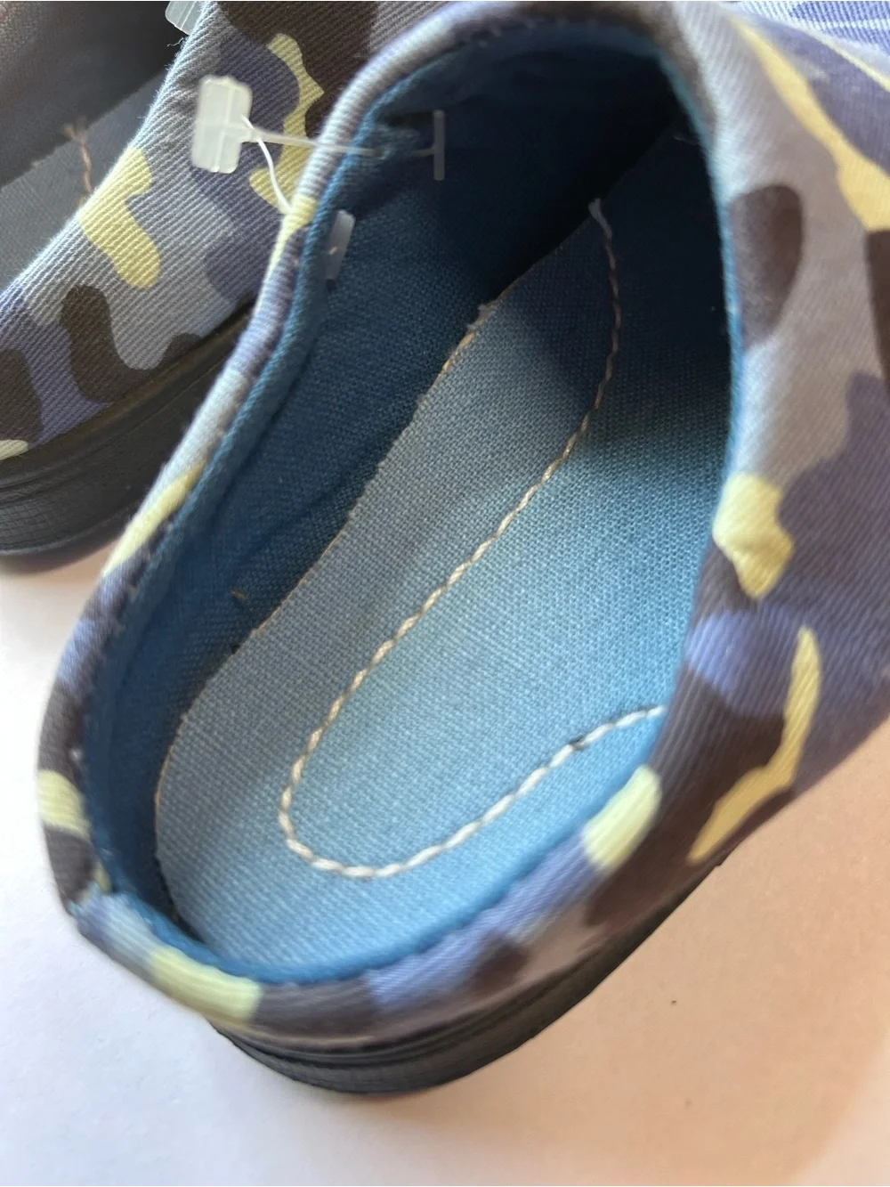 Boys’ Sz 8 Foam Sole indoor/outdoor blue camouflage mule-style slippers